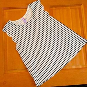 A scallop detailed top